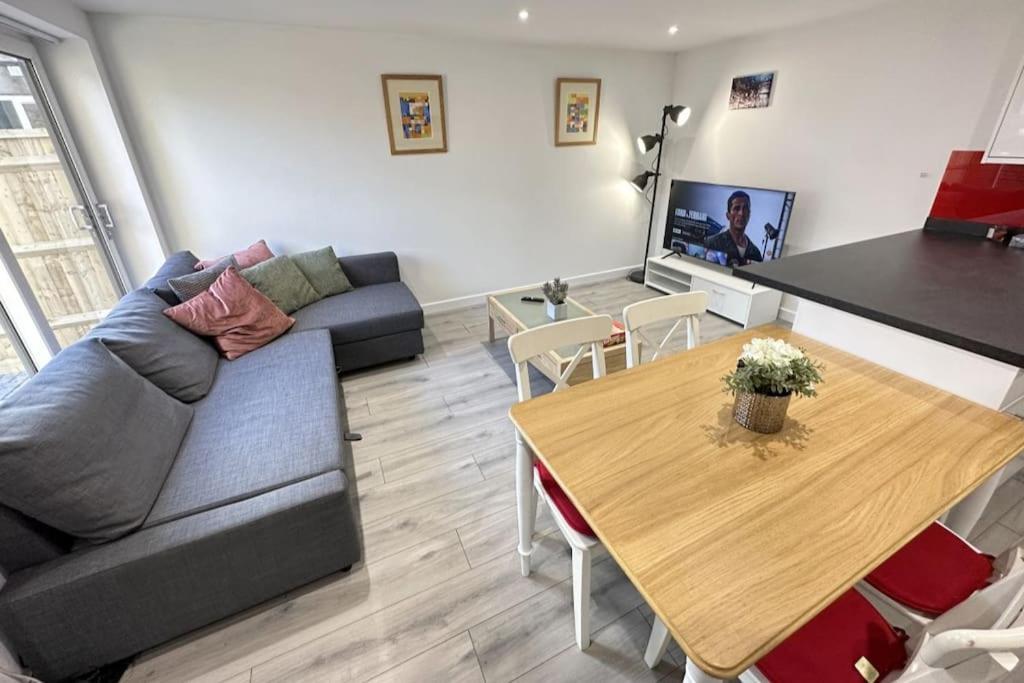 Charming New 2Br Detached House-Central Headington- Wi-Fi, Netflix, Top Location Oxford Dış mekan fotoğraf
