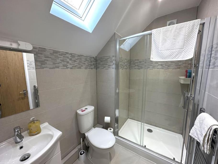 Charming New 2Br Detached House-Central Headington- Wi-Fi, Netflix, Top Location Oxford Dış mekan fotoğraf